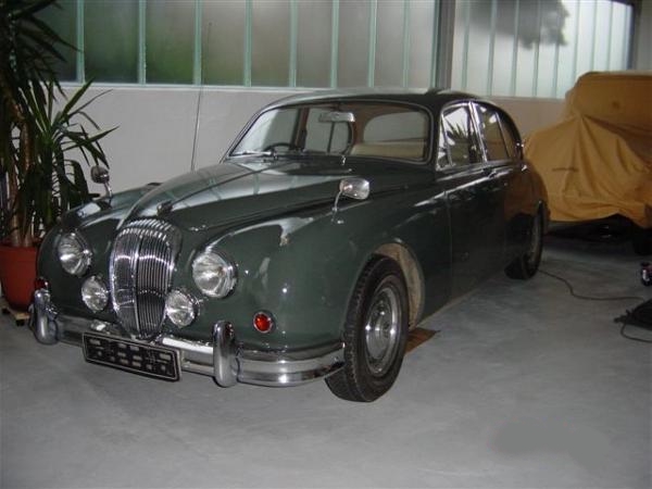 Daimler Jaguar 250